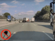 VÍDEO: Així és com la temeritat d’un cotxe fa accidentar un camió a l’entorn de Granollers