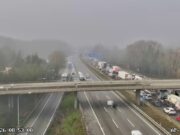 Caos a l’AP-7 a la Roca del Vallès: molta boira i un carril tallat per un vehicle avariat