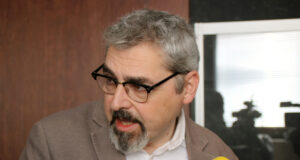 Barcelona exigeix a la propietat del bloc Sant Agustí frenar el desnonament i avala la mediació de la Sindicatura