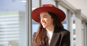 Regina Rodríguez Sirvent publica ‘Crispetes de matinada’, l’esperada continuació de ‘Les calces al sol’