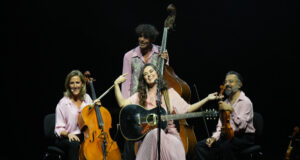 Sílvia Pérez Cruz captiva el públic del Liceu amb el seu nou disc i bufa les espelmes de 30 anys de carrera