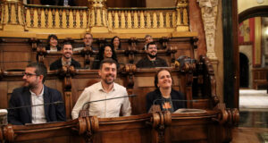 El ple de Barcelona aprova prioritzar l’ús “habitual i permanent” de l’habitatge i regular els lloguers de temporada