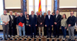 L’escola concertada lliura al Parlament 77.978 signatures perquè la llei del 6% inclogui “les necessitats del sector”