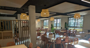 Barcelona millora el migdia escolar reforçant la formació de monitors i l’atenció a alumnes amb necessitats