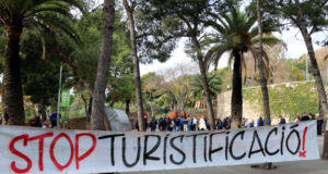 Convoquen una protesta veïnal durant la celebració del centenari de l’obertura al públic del Park Güell