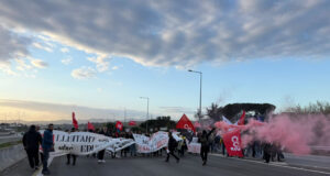 Els docents tallen la C-58 a Sant Quirze del Vallès en el quart de dia de vagues
