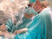 Extirpar el tumor i preservar la funció neurològica, el gran objectiu en neurocirurgia