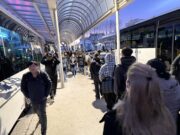 La Generalitat prepara un protocol únic per instal·lar “botons liles” contra la violència masclista al transport públic