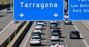 Un accident a l’AP-7 a Olèrdola provoca cues de 14 quilòmetres en l’operació de trànsit de Setmana Santa