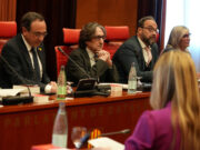 El Parlament presenta un recurs al TSJC contra la mesura cautelar de fer onejar les banderes espanyola i catalana