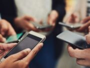 Internet i xarxes socials desplacen l’alcohol i el tabac entre els joves