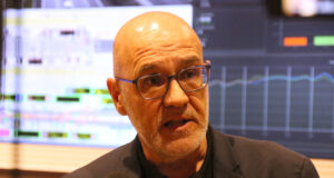 Trànsit munta quasi 100 quilòmetres de carrils addicionals per afavorir la sortida de 560.000 vehicles per Setmana Santa