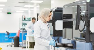 Grífols refinança els venciments de deute del 2027 amb un nou crèdit de 3.000 milions d’euros