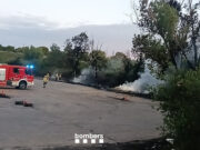 Granollers es desperta envoltat de fum per un incendi amb 300 pneumàtics en flames