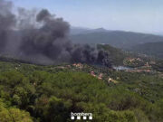 Alerta màxima a Òrrius: Un gran incendi mobilitza helicòpters i demanen no acostar-se a la zona des de Granollers