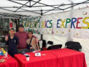 Les cooperatives escolars surten al carrer per vendre els seus productes al mercat del dijous
