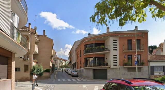 carrer Consolat de Mar, lloc on s'ha trobat la motxilla de la menor.